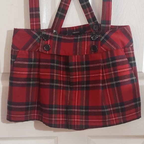 Adorable plaid suspender shorts - Picture 2 of 6